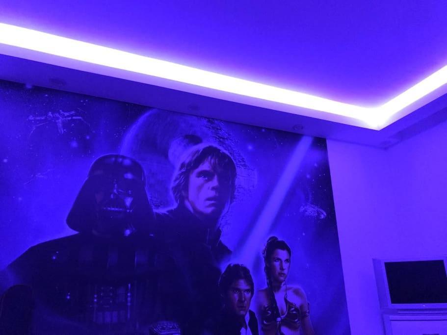 Hollywood Homestay *